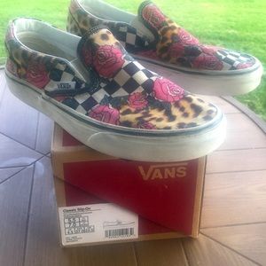 Vans Classic slip-on Rose/animal checkered size 7, used but still in good shape.